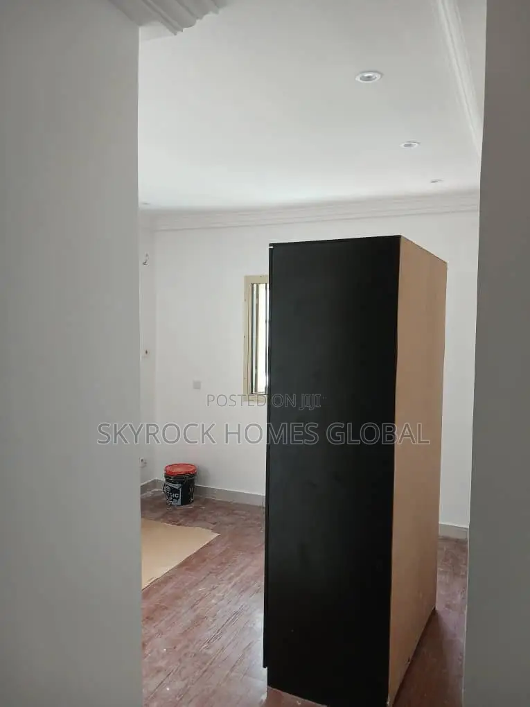 2bdrm Block of Flats in Lekki Phase 1 for rent