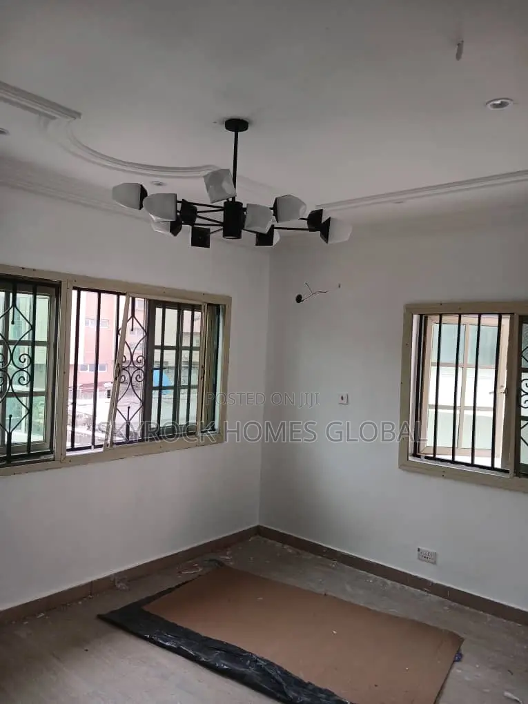 2bdrm Block of Flats in Lekki Phase 1 for rent