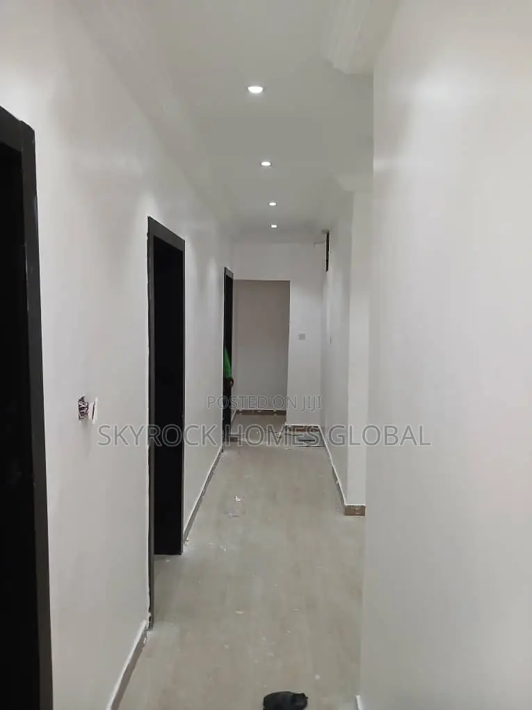 2bdrm Block of Flats in Lekki Phase 1 for rent