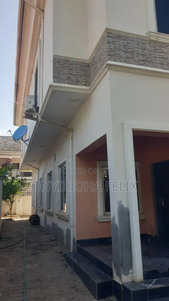 2bdrm Block of Flats in Wuse Zone 6 for rent