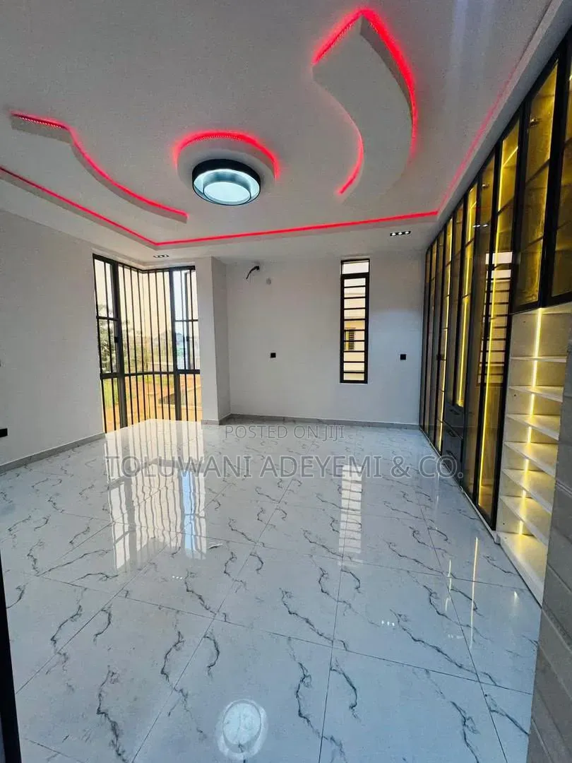 Stunning 4 Bedroom Detached House With Bq in Ogba