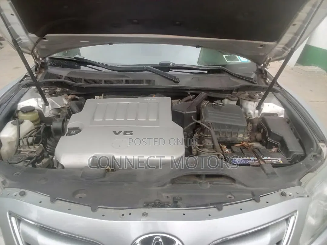Toyota Camry LE V6 4dr Sedan (3.5L 6cyl 6AM) 2010 Gold