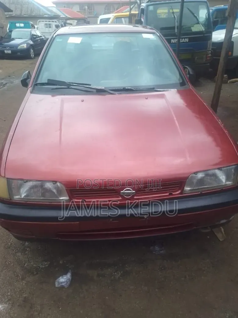 Nissan Sunny 2002 Red
