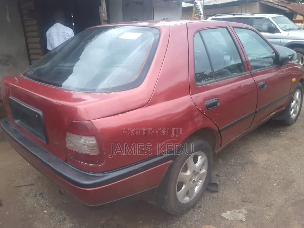 Nissan Sunny 2002 Red