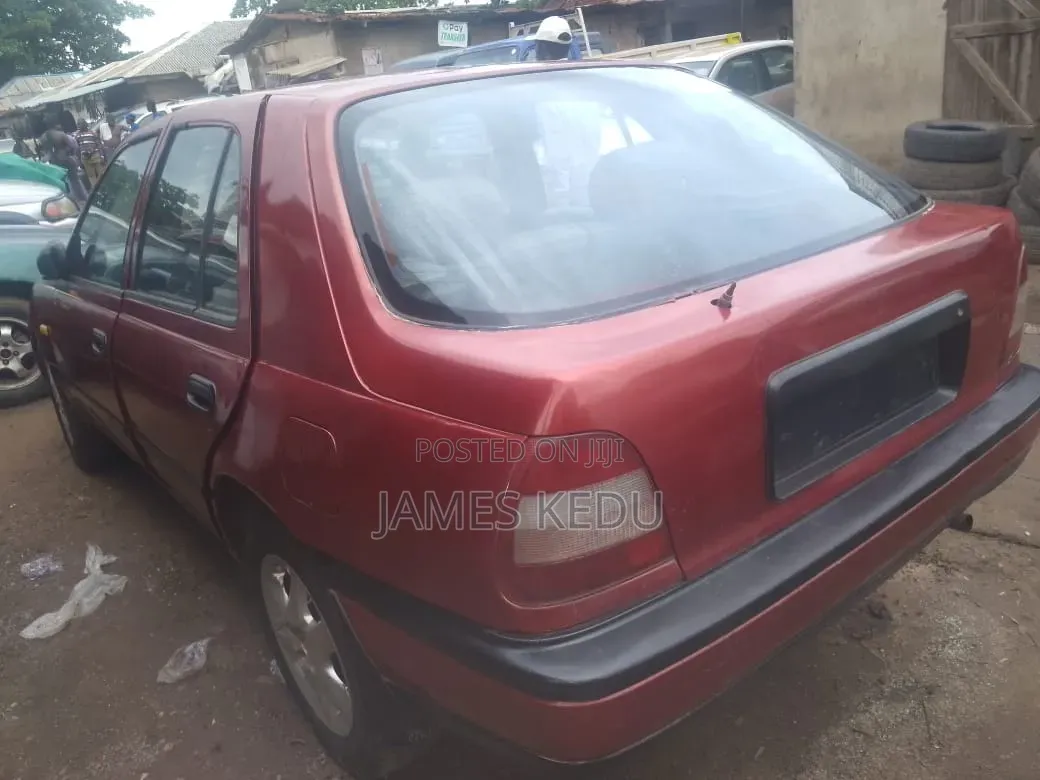 Nissan Sunny 2002 Red