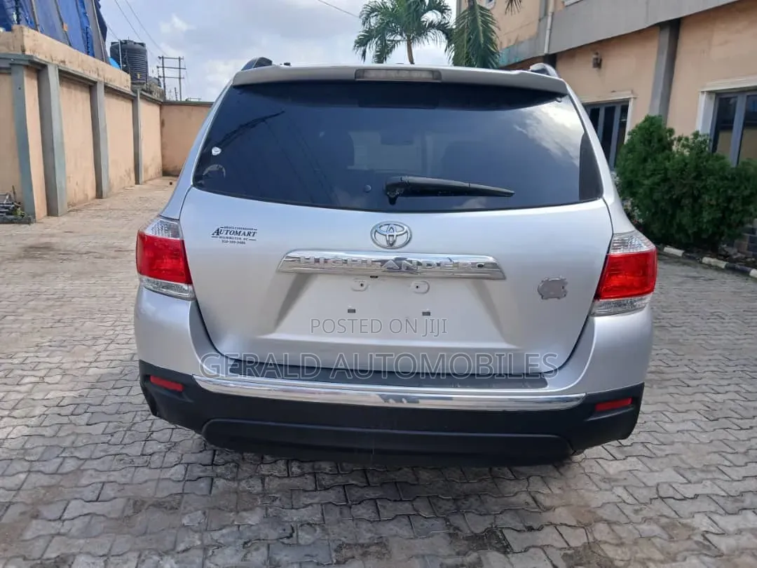 Toyota Highlander Limited 2011 Silver