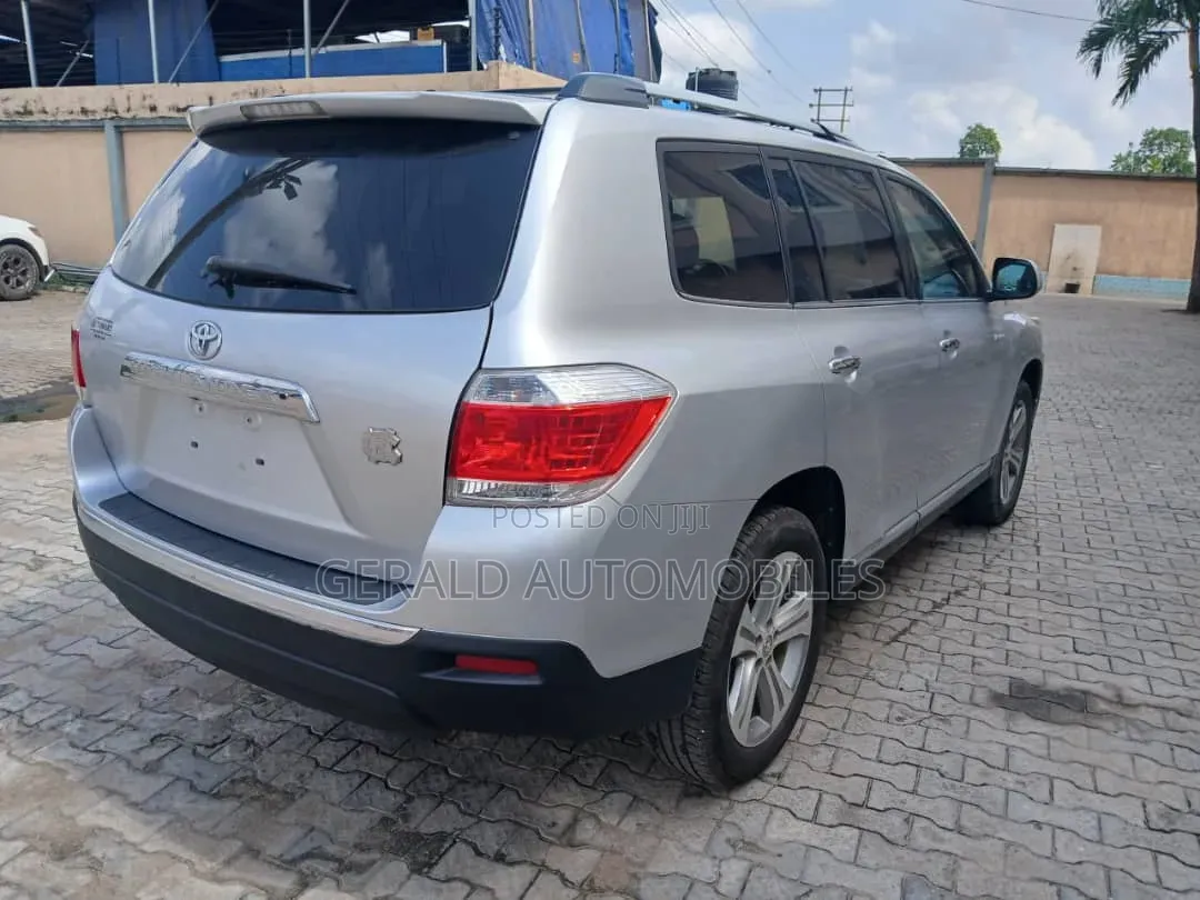 Toyota Highlander Limited 2011 Silver