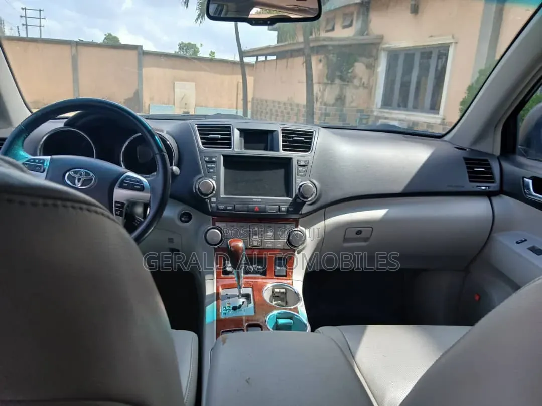 Toyota Highlander Limited 2011 Silver