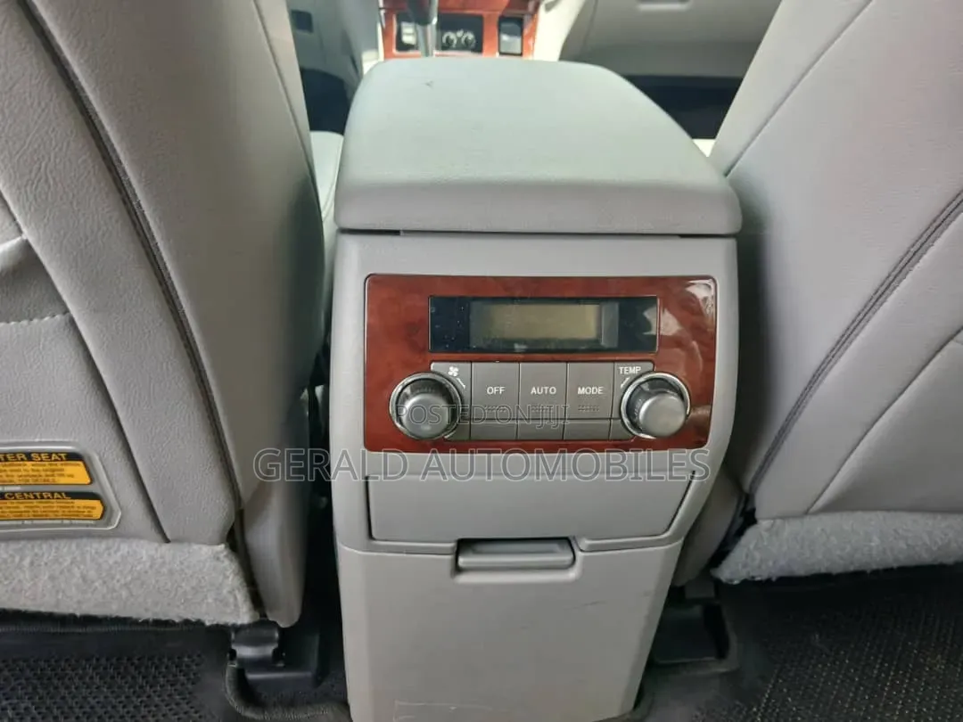 Toyota Highlander Limited 2011 Silver