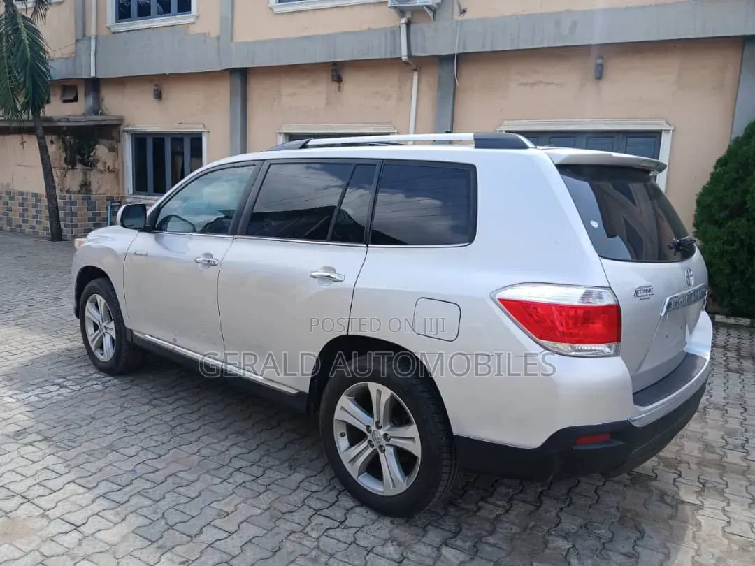 Toyota Highlander Limited 2011 Silver