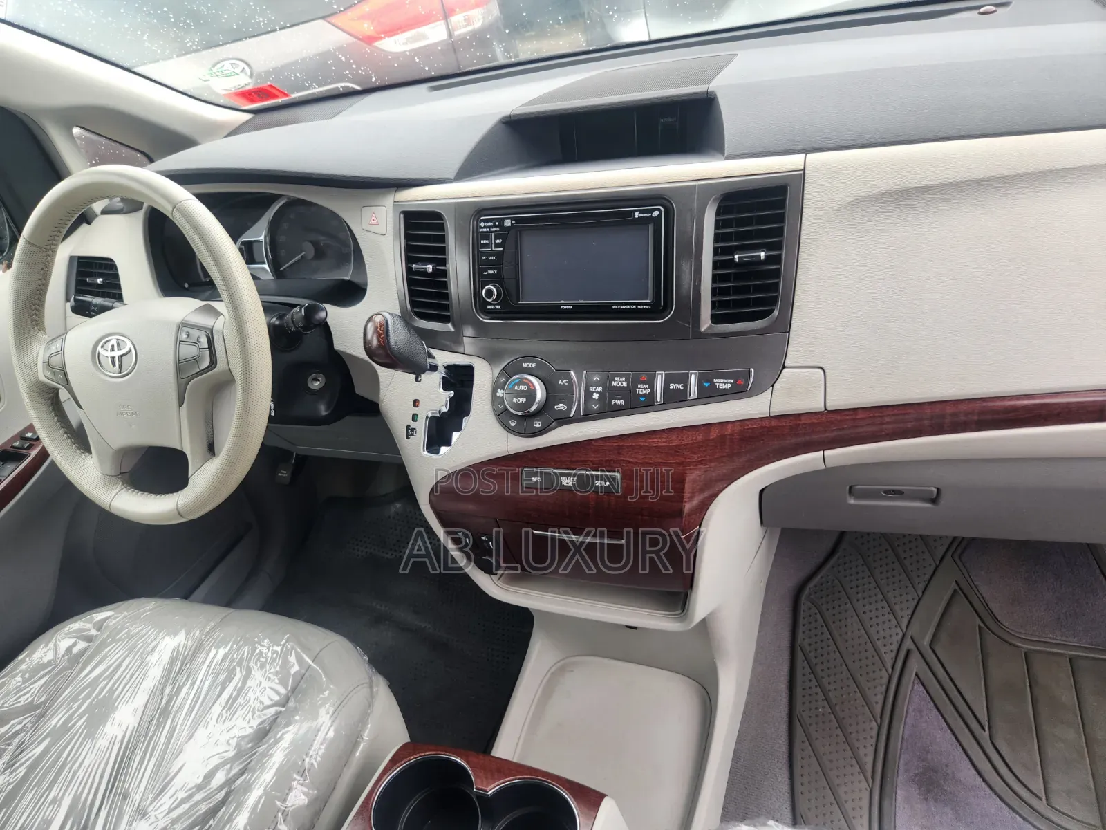 Toyota Sienna XLE AWD 7-Passenger 2013 Gray