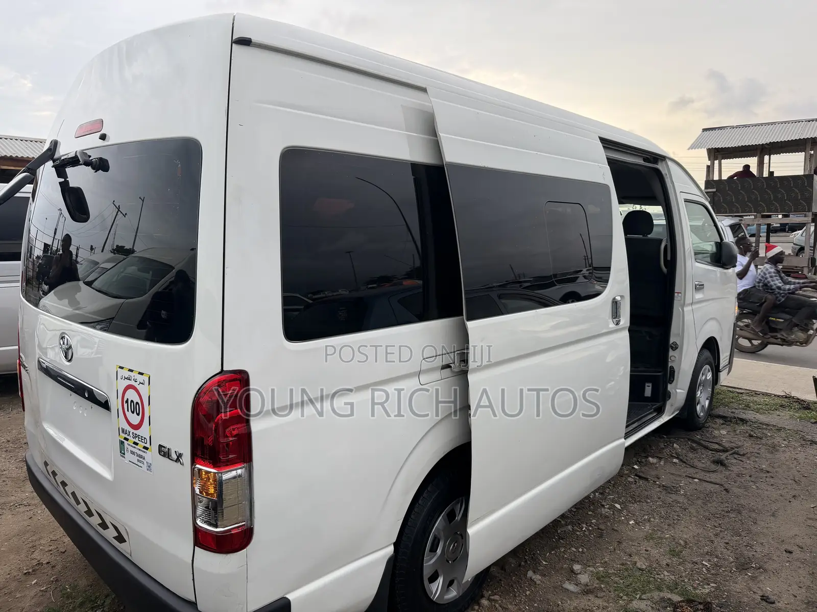 Toyota HiAce 2017 White