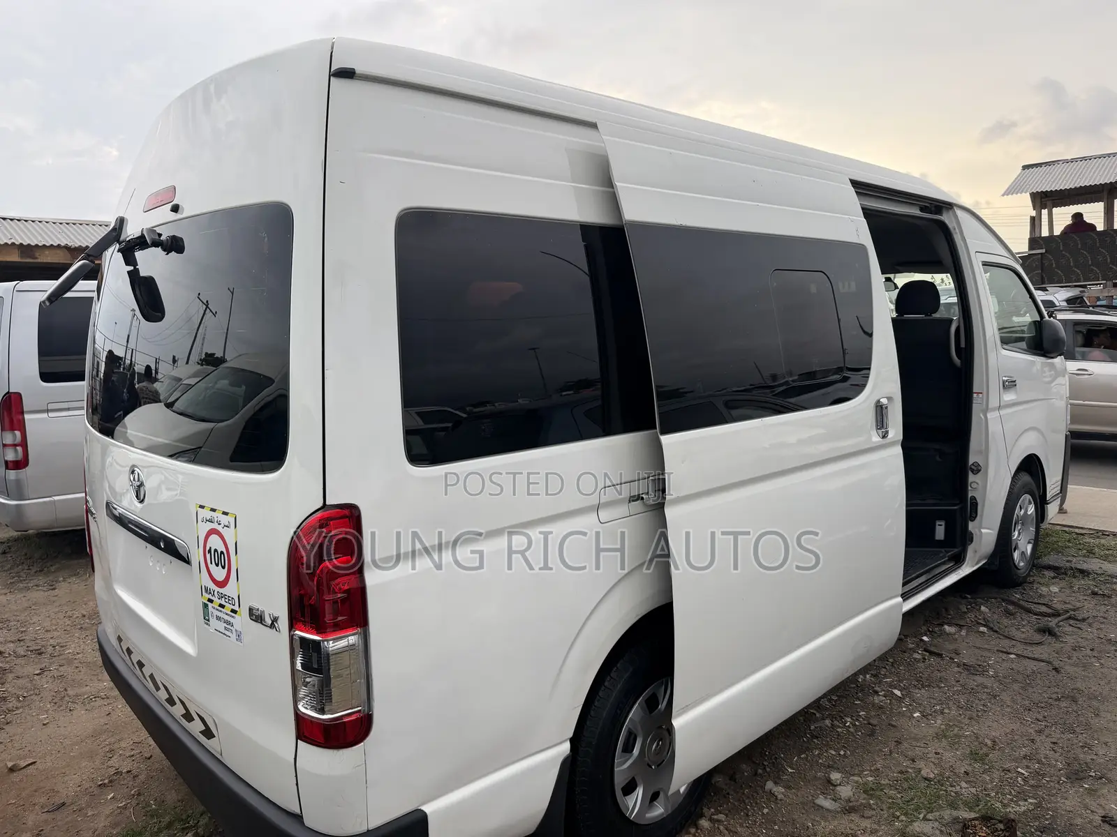 Toyota HiAce 2017 White