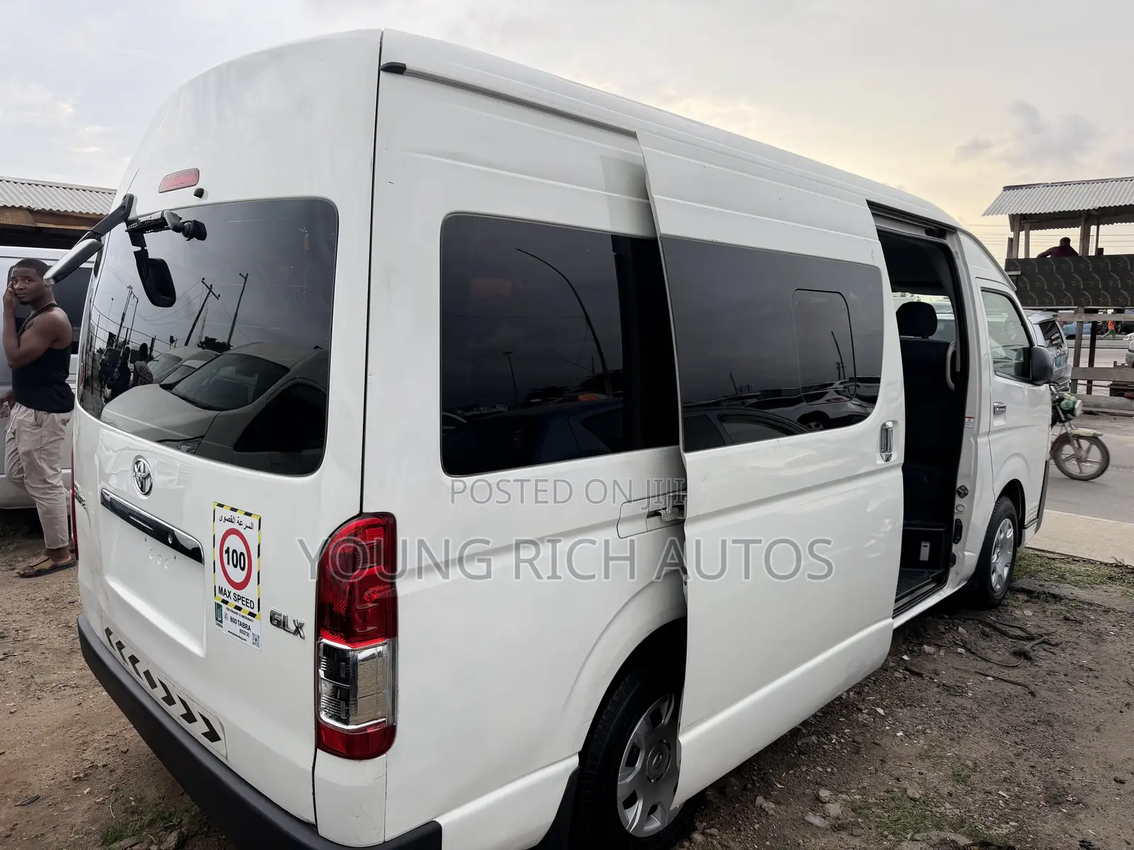 Toyota HiAce 2017 White
