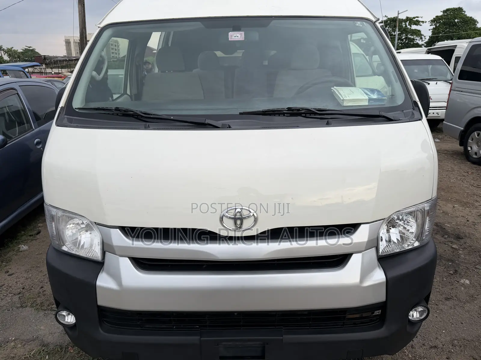Toyota HiAce 2017 White