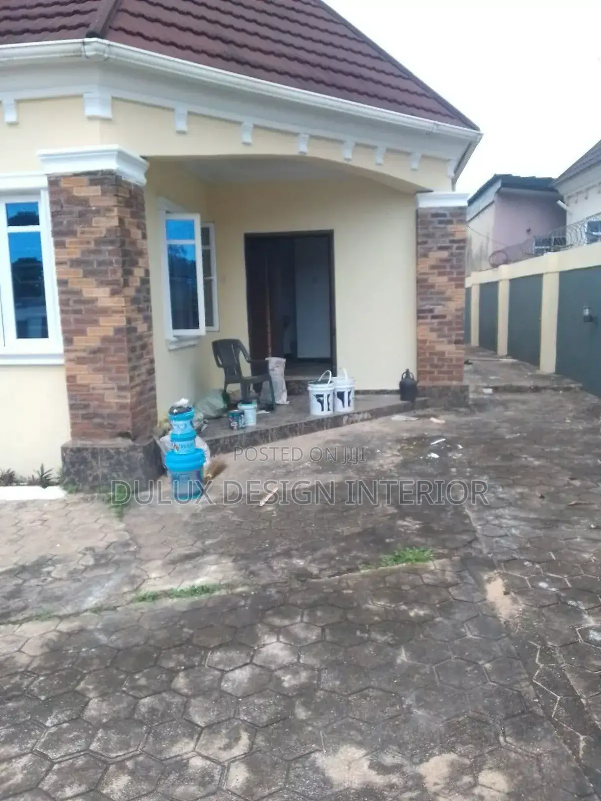 House Paintings Ans Screeder Available to Work