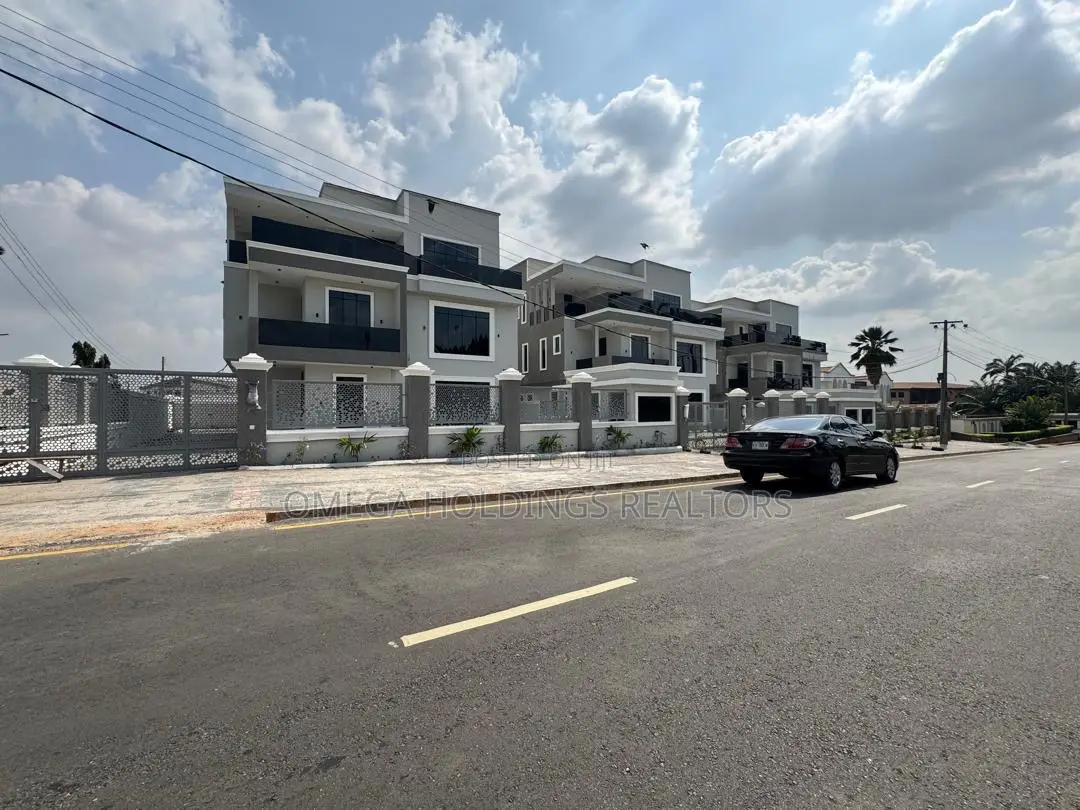 5bdrm Duplex in Agodi Gra for sale