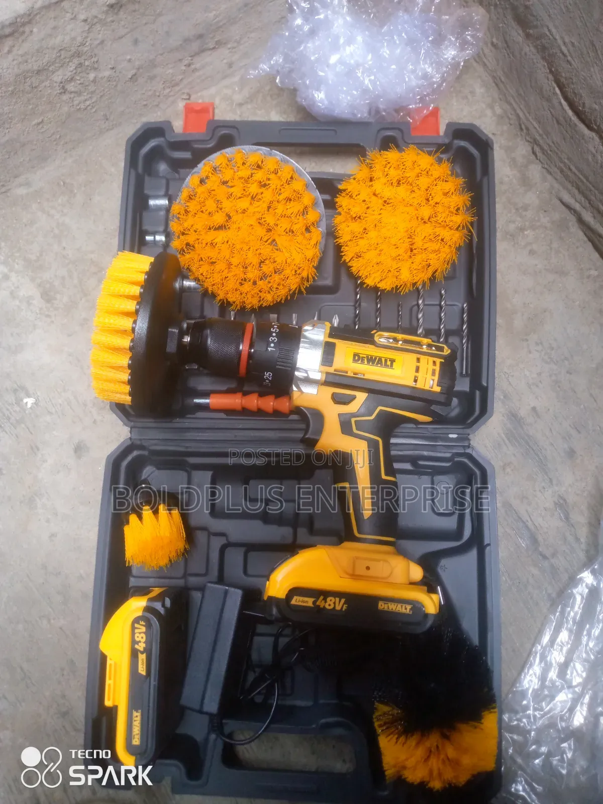 Dewalt Cordless Drilling Machine With Brush Tools