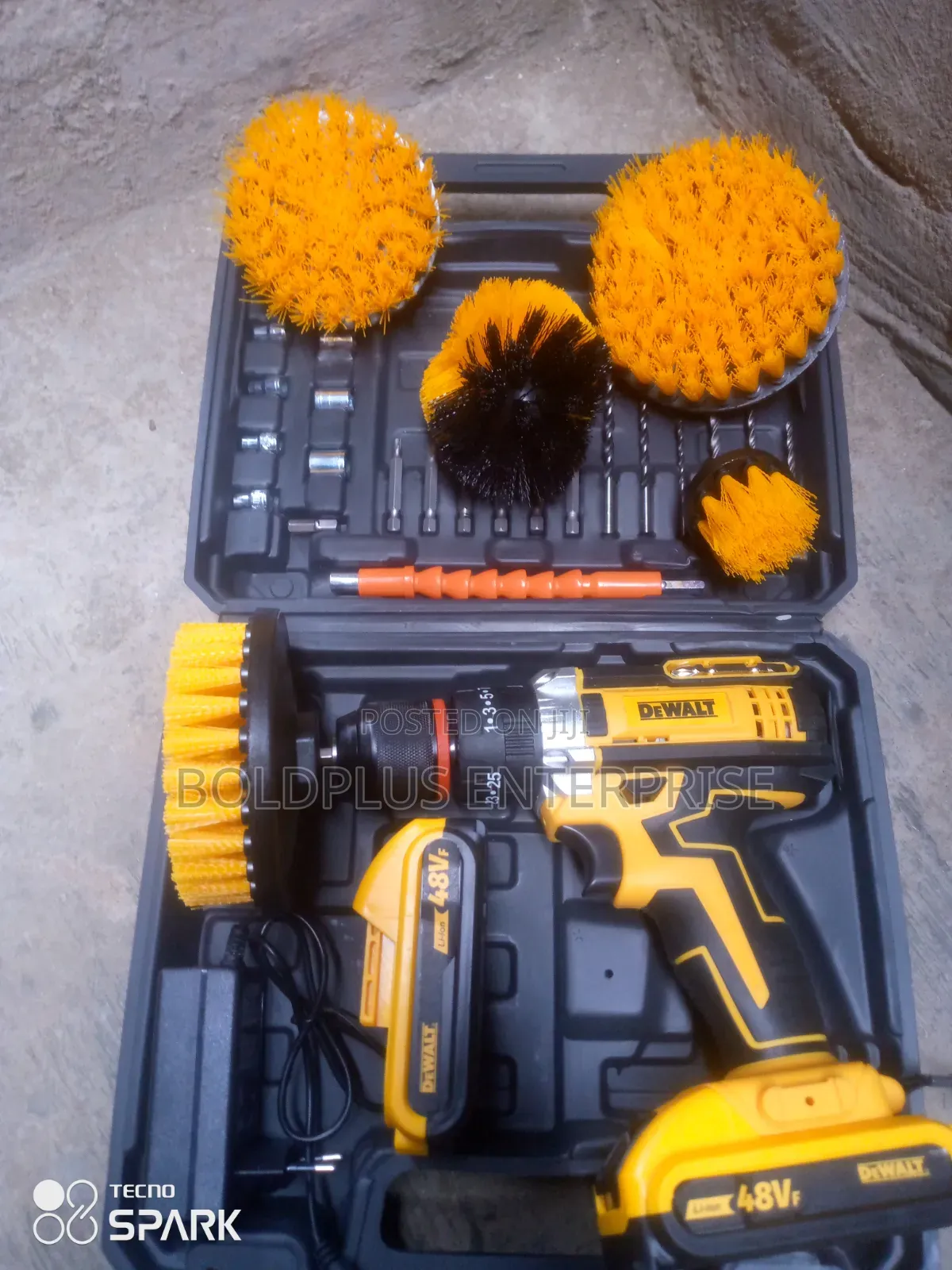 Dewalt Cordless Drilling Machine With Brush Tools
