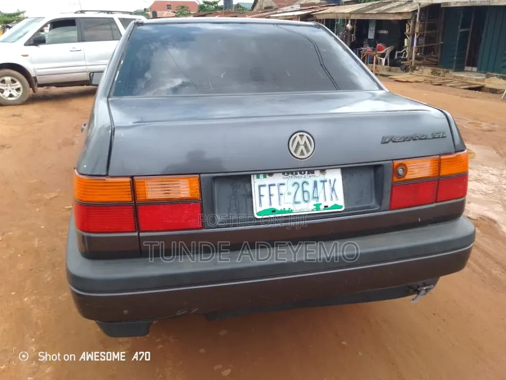 Volkswagen Vento 2000 Gray