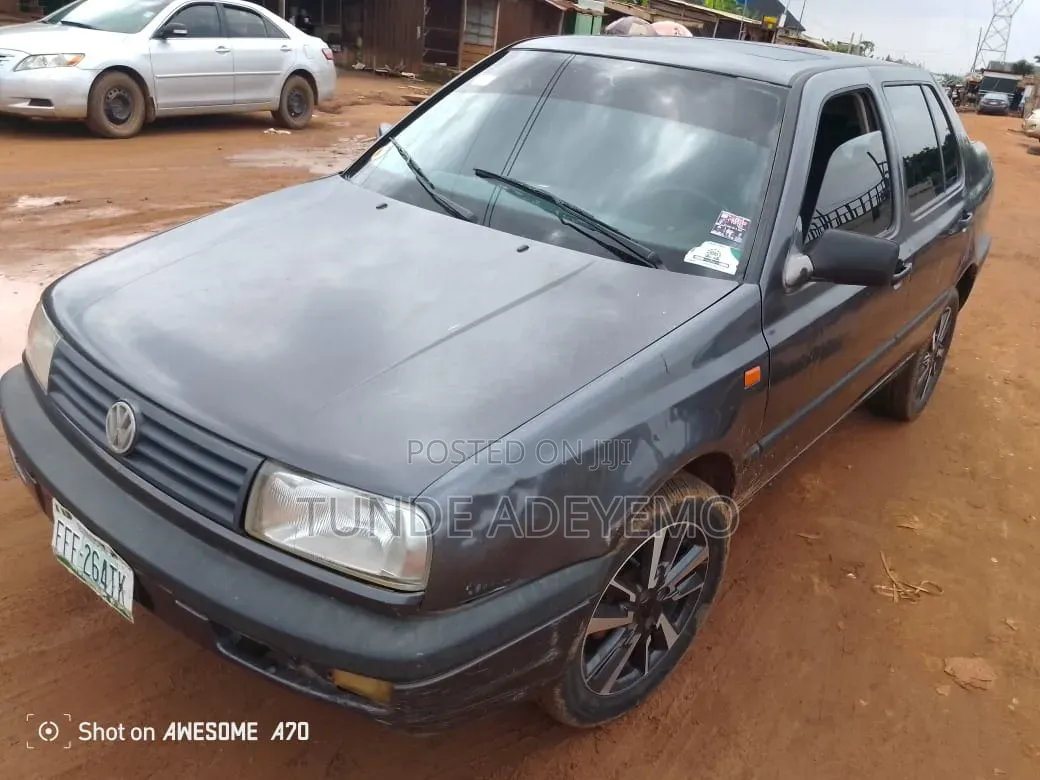 Volkswagen Vento 2000 Gray