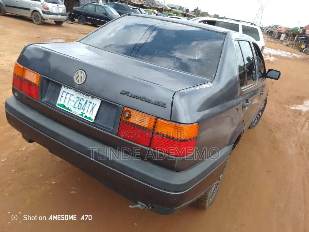 Volkswagen Vento 2000 Gray