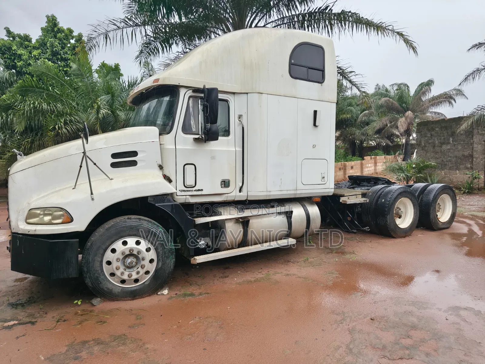 Mack Vision Truck Head - Foreign Use