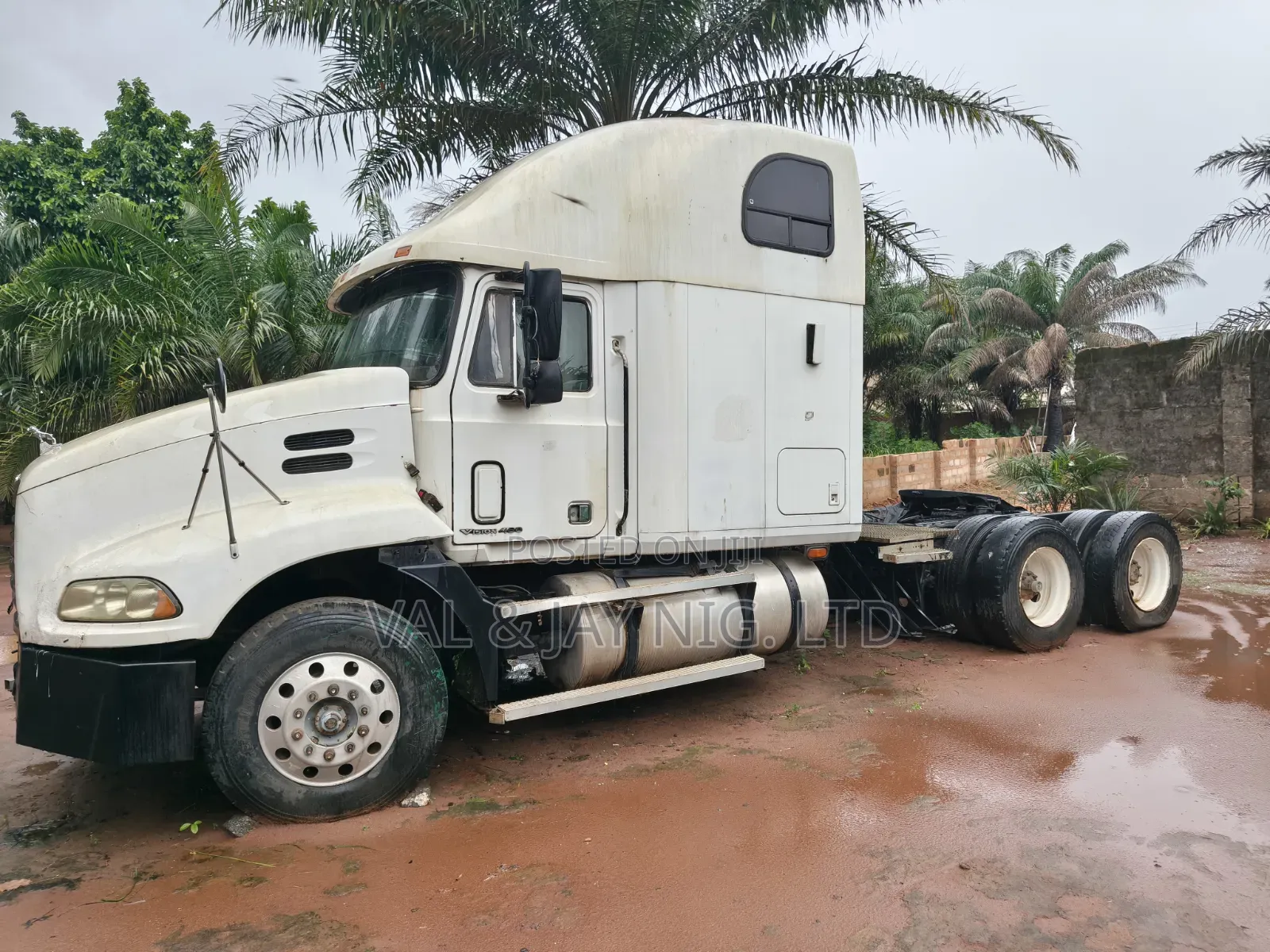 Mack Vision Truck Head - Foreign Use
