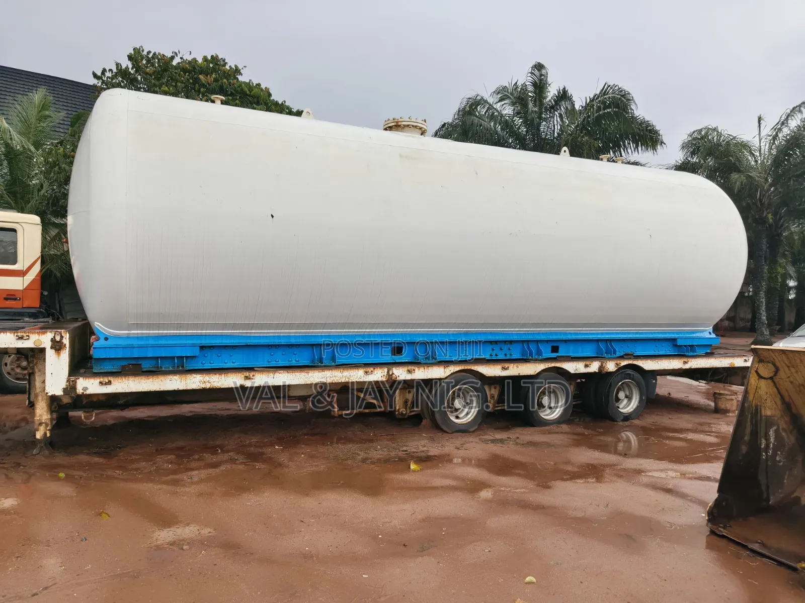 80 Tons Flatbed / Low Loader - Triple Axle - Foreign Use
