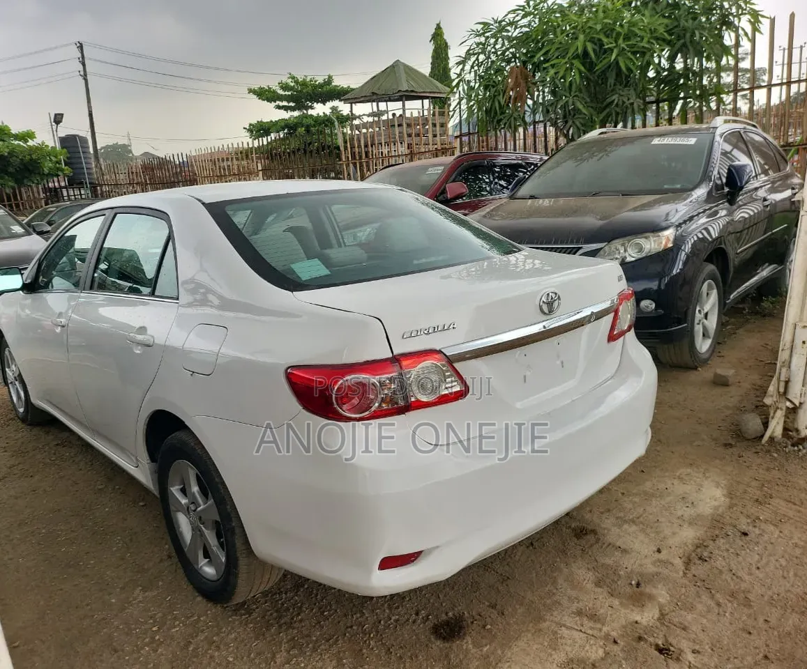 Toyota Corolla LE 4dr Sedan (1.8L 4cyl 4A) 2013 White