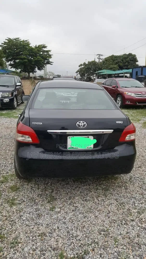 Toyota Yaris 2010 Black