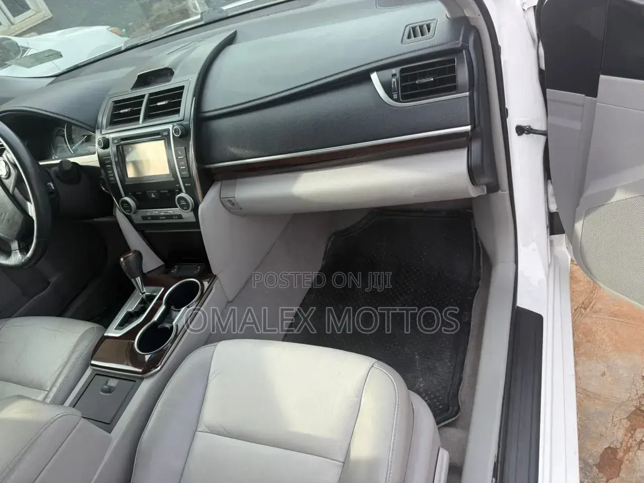 Toyota Camry XLE 4dr Sedan (3.5L 6cyl 6A) 2014 White