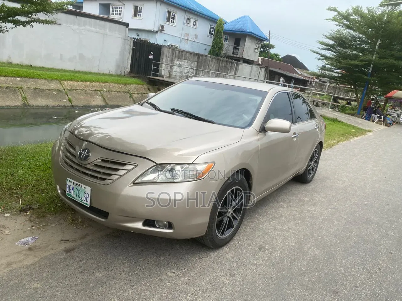 Toyota Camry 2009 Gold