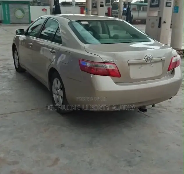 Toyota Camry 2008 Gold