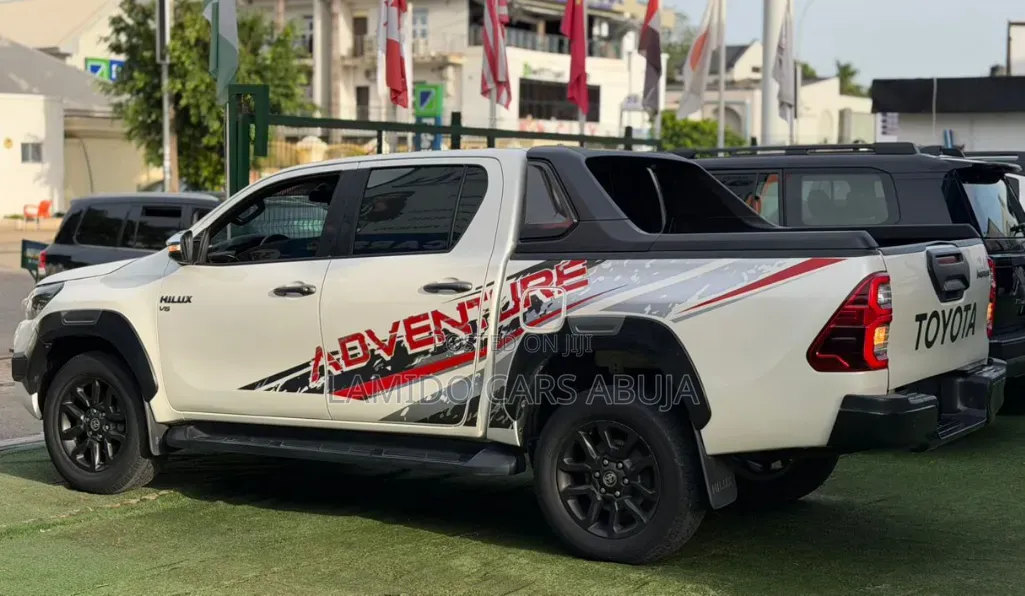 Toyota Hilux 2021 White