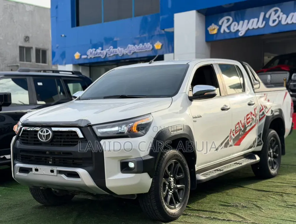 Toyota Hilux 2021 White