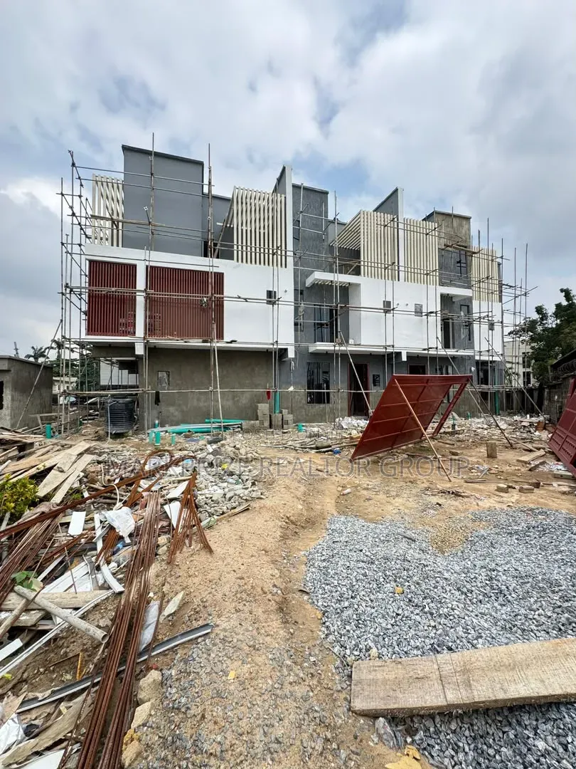4bdrm Duplex in Surulere Lagos for sale
