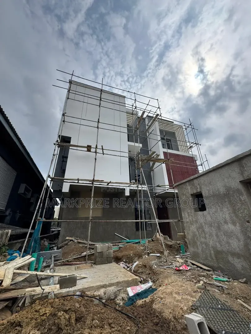 4bdrm Duplex in Surulere Lagos for sale