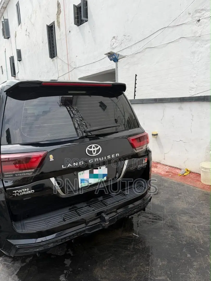 Toyota Land Cruiser 2011 Black