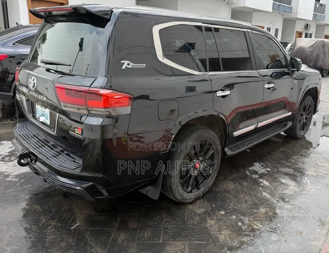 Toyota Land Cruiser 2011 Black