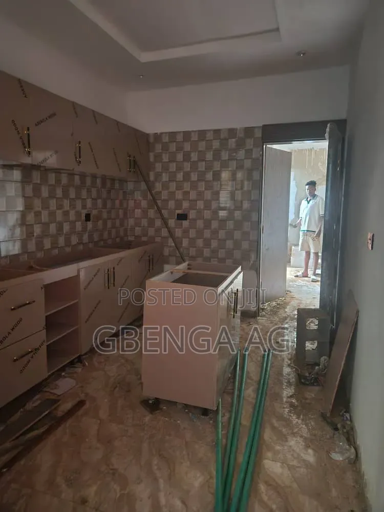 4bdrm Duplex in Omole Phase 2, Kosofe / Kosofe for sale