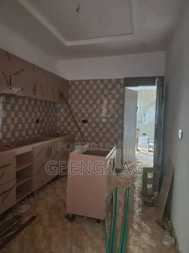 4bdrm Duplex in Omole Phase 2, Kosofe / Kosofe for sale