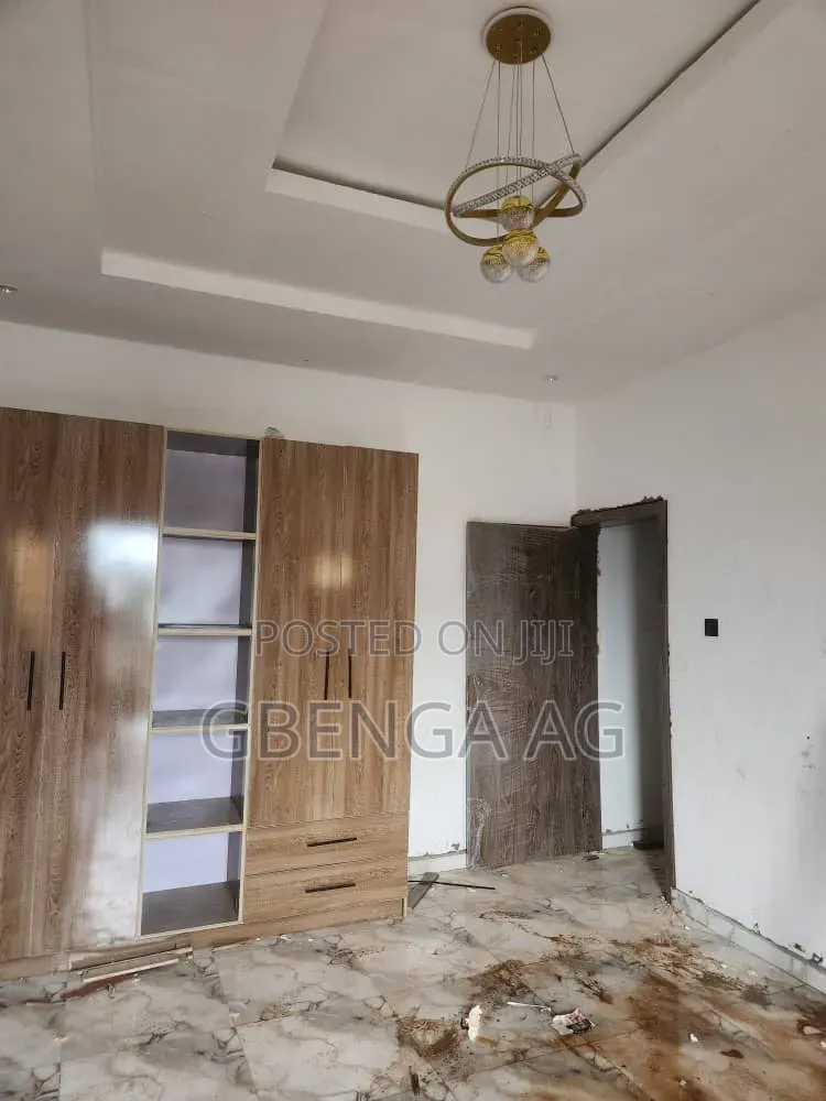 4bdrm Duplex in Omole Phase 2, Kosofe / Kosofe for sale