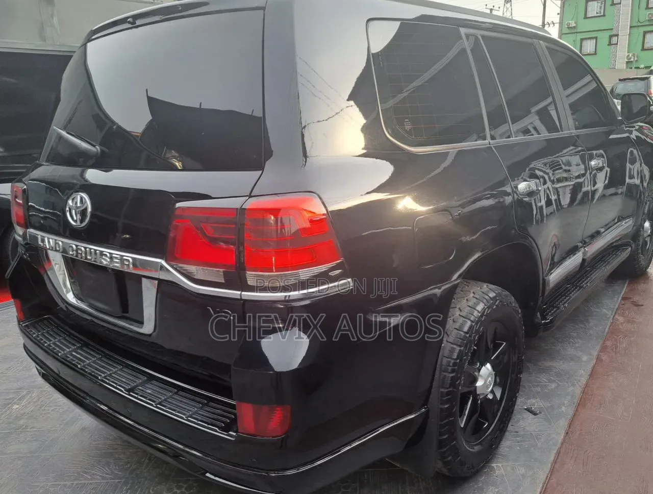 Toyota Land Cruiser 2010 Black