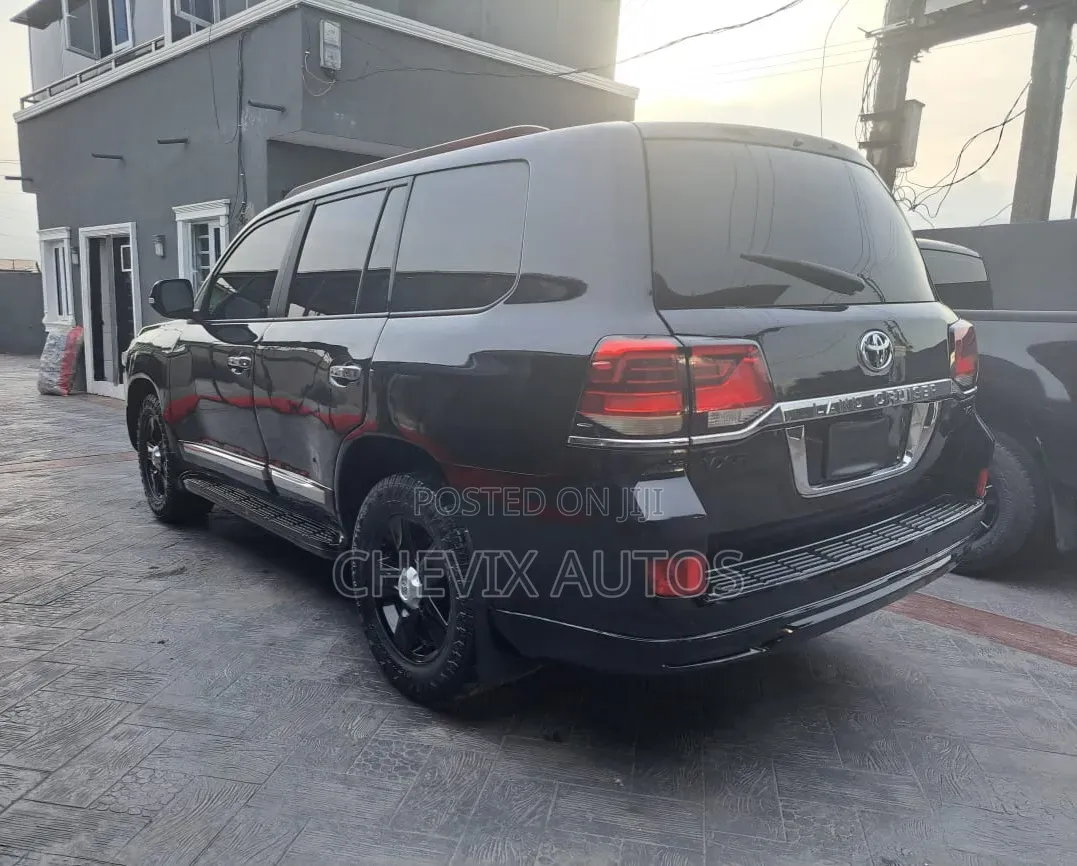 Toyota Land Cruiser 2010 Black