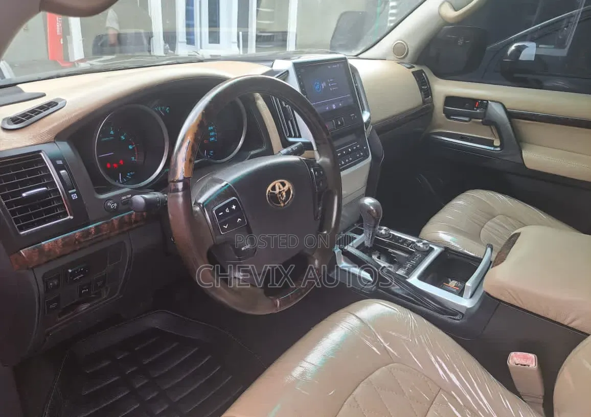 Toyota Land Cruiser 2010 Black
