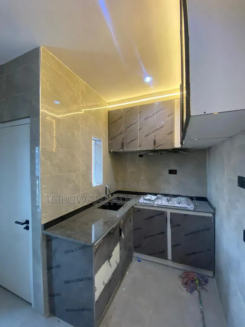 2bdrm Apartment in Sabo / Yaba for sale