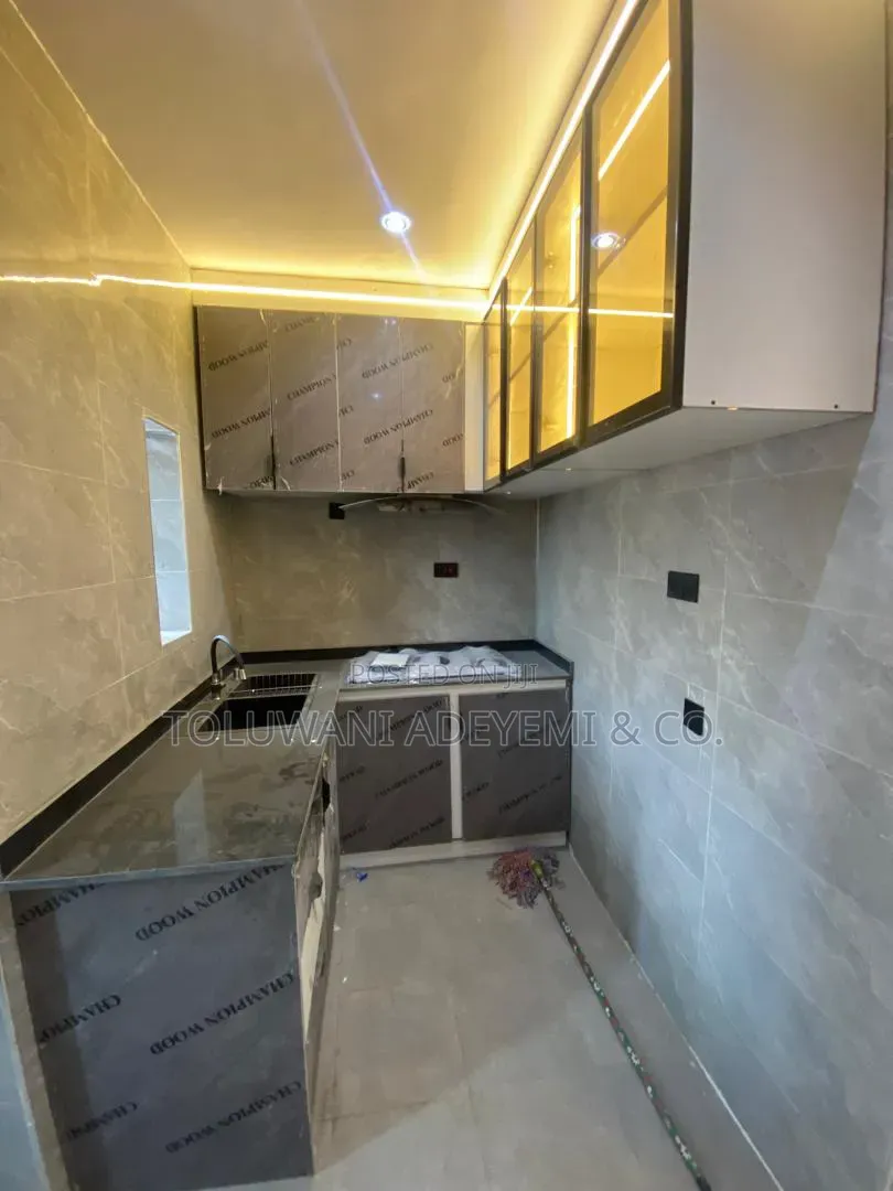 2bdrm Apartment in Sabo / Yaba for sale