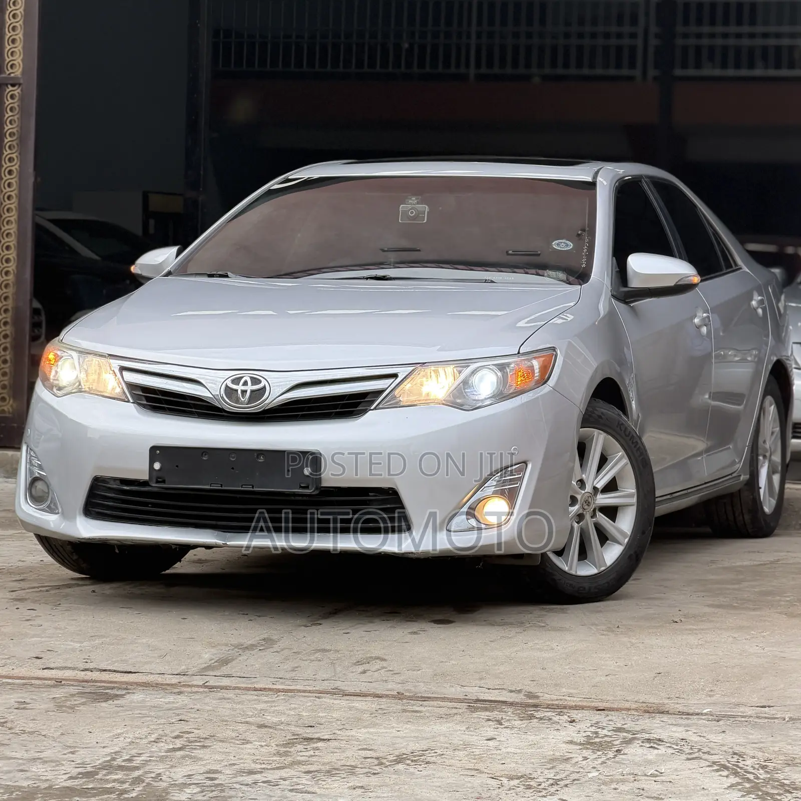 Toyota Camry XLE 4dr Sedan (2.5L 4cyl 6A) 2014 Silver