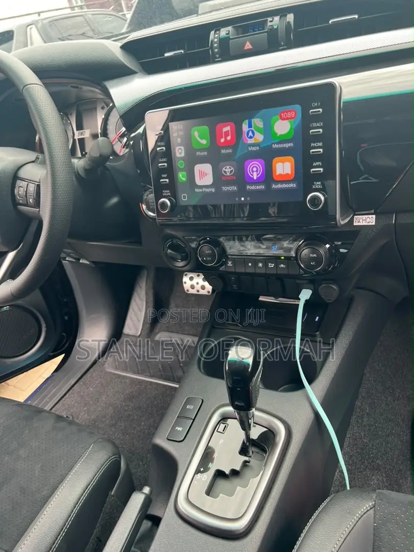 New Toyota Hilux 2025 Black